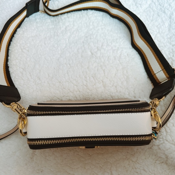 Amazon Tan Crossbody Bag with Gold Accents